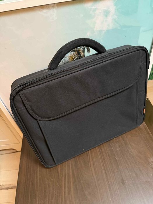 Torba na laptopa większą zmieści się 19 cali