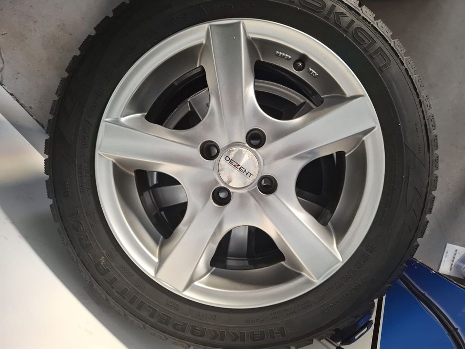 Alufelgi Toyota 185/60/15 opony zimowe Nokian Hakkapeliitta