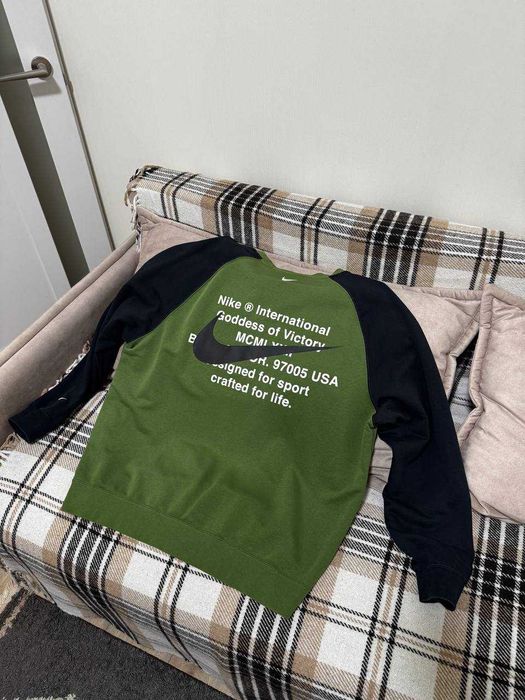 Світшот Nike Swoosh, розмір XXL, стан ідеальний. CJ4871-326