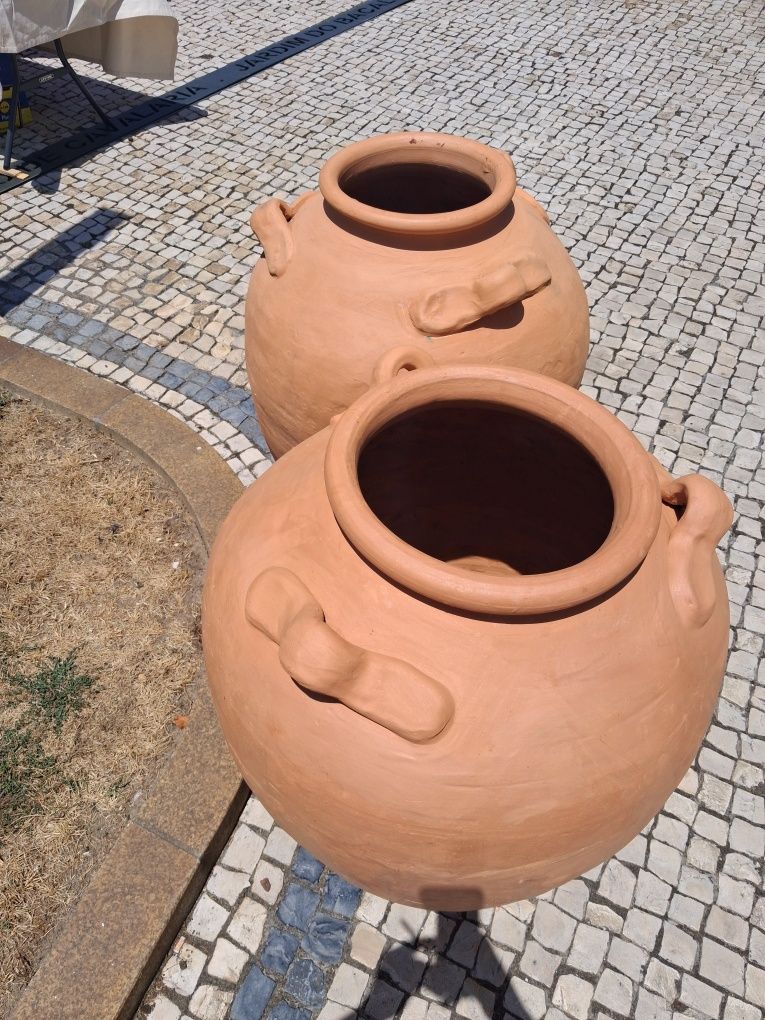 Par de talhas em barro