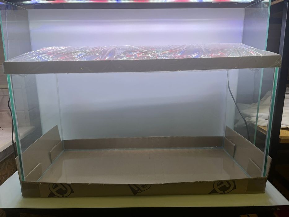 Akwarium  z pokrywą  80x35x30