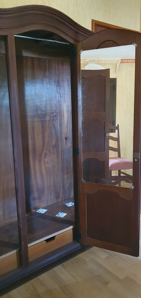 Roupeiro com 3 portas