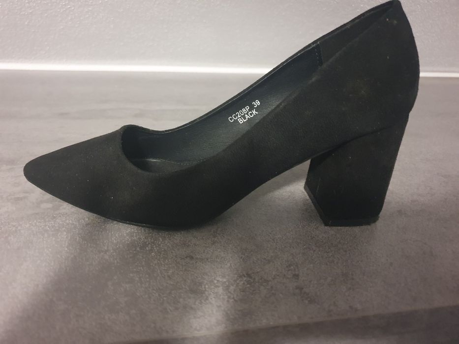 Buty zamszowe na klocku rozmiar 39