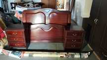 Cama casal , mesas cabeceira comoda