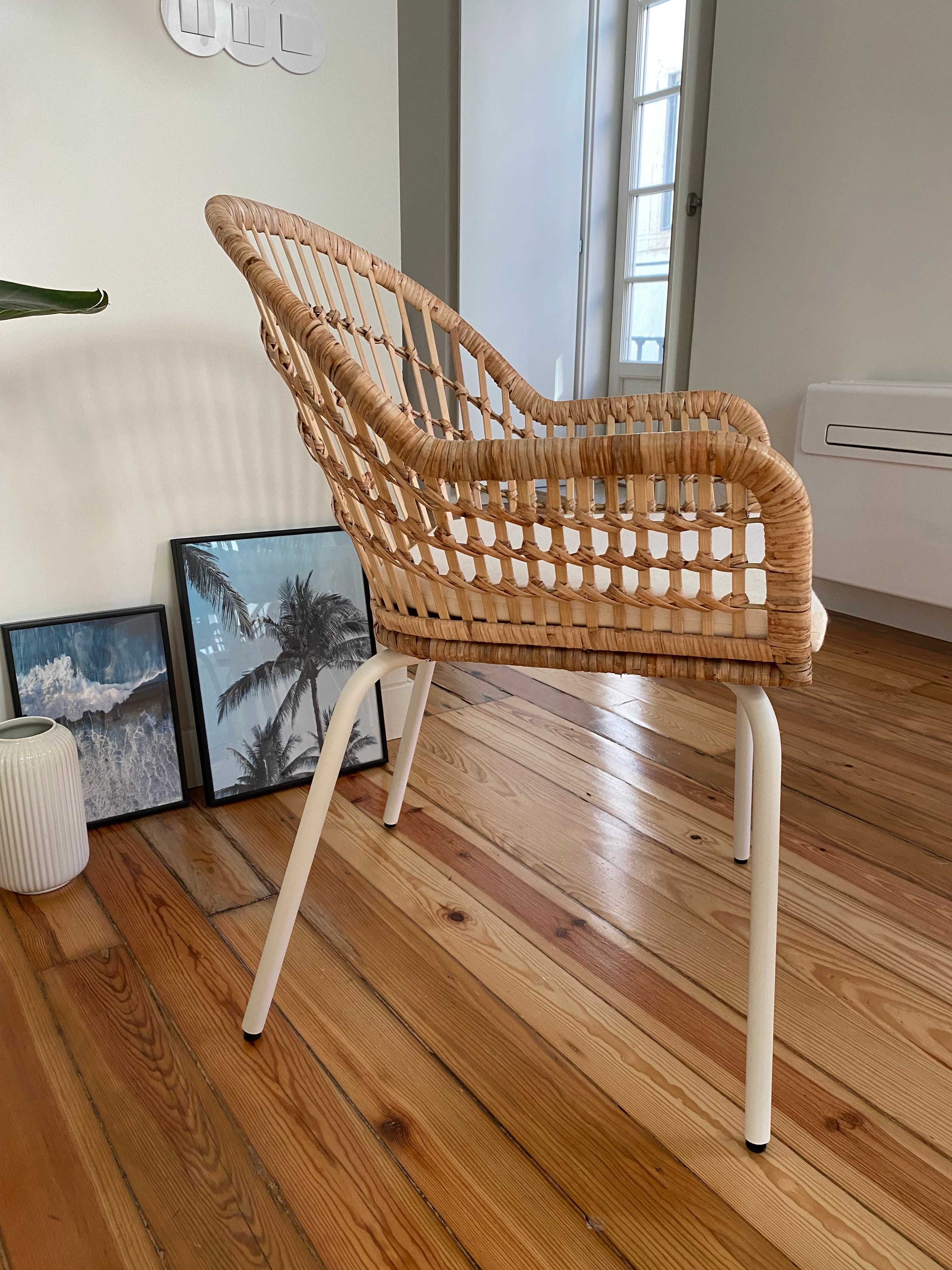 Cadeiras de sala (quatro) / living room chairs (four)