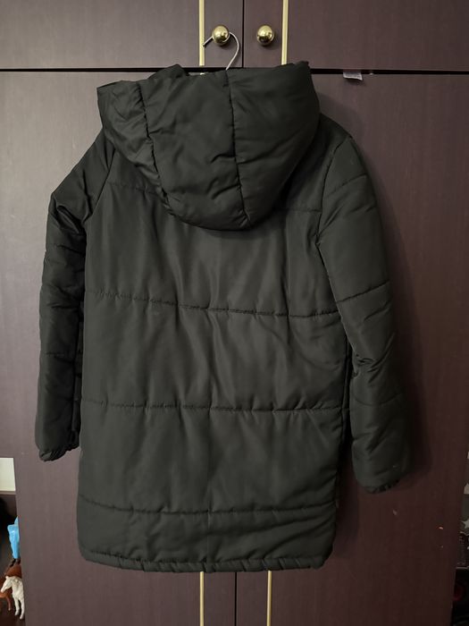 Продам куртку чорну