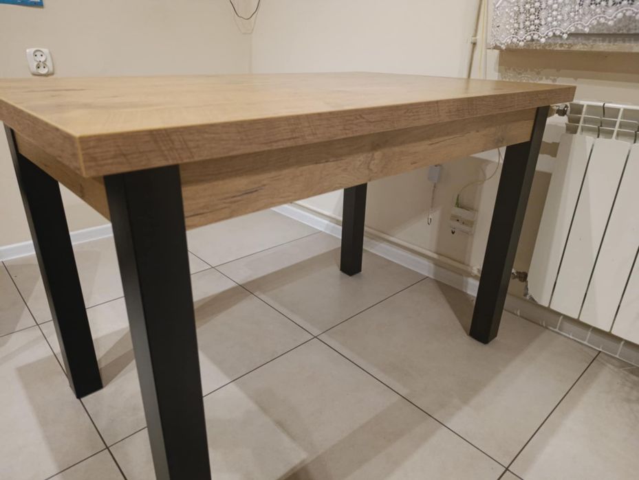 Sprzedam stol w stanie idealnym