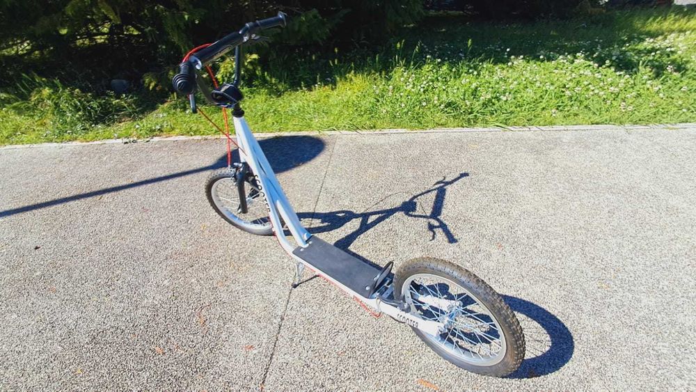 Trotinete com Rodas Grandes para estabilidade em todos os terrenos