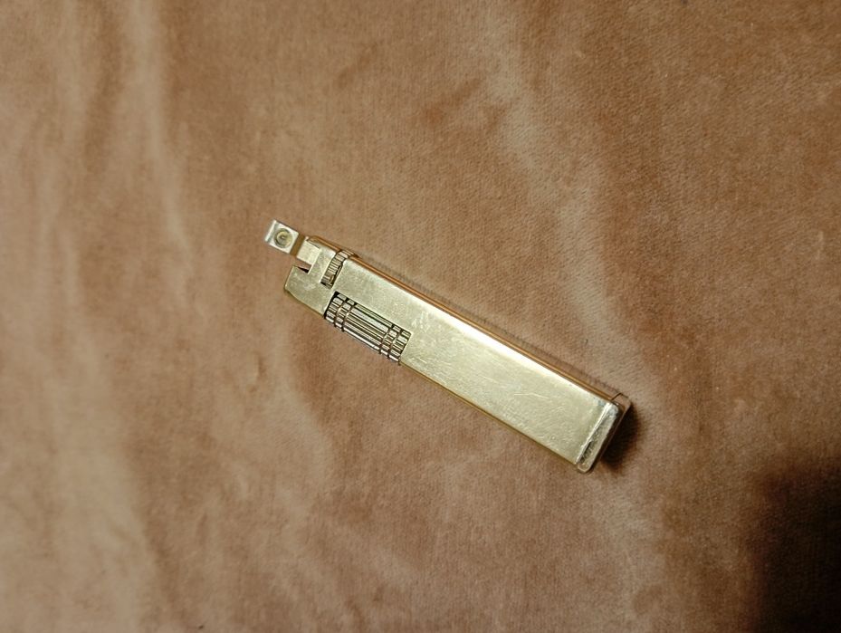 Зажигалка газовая винтажная.