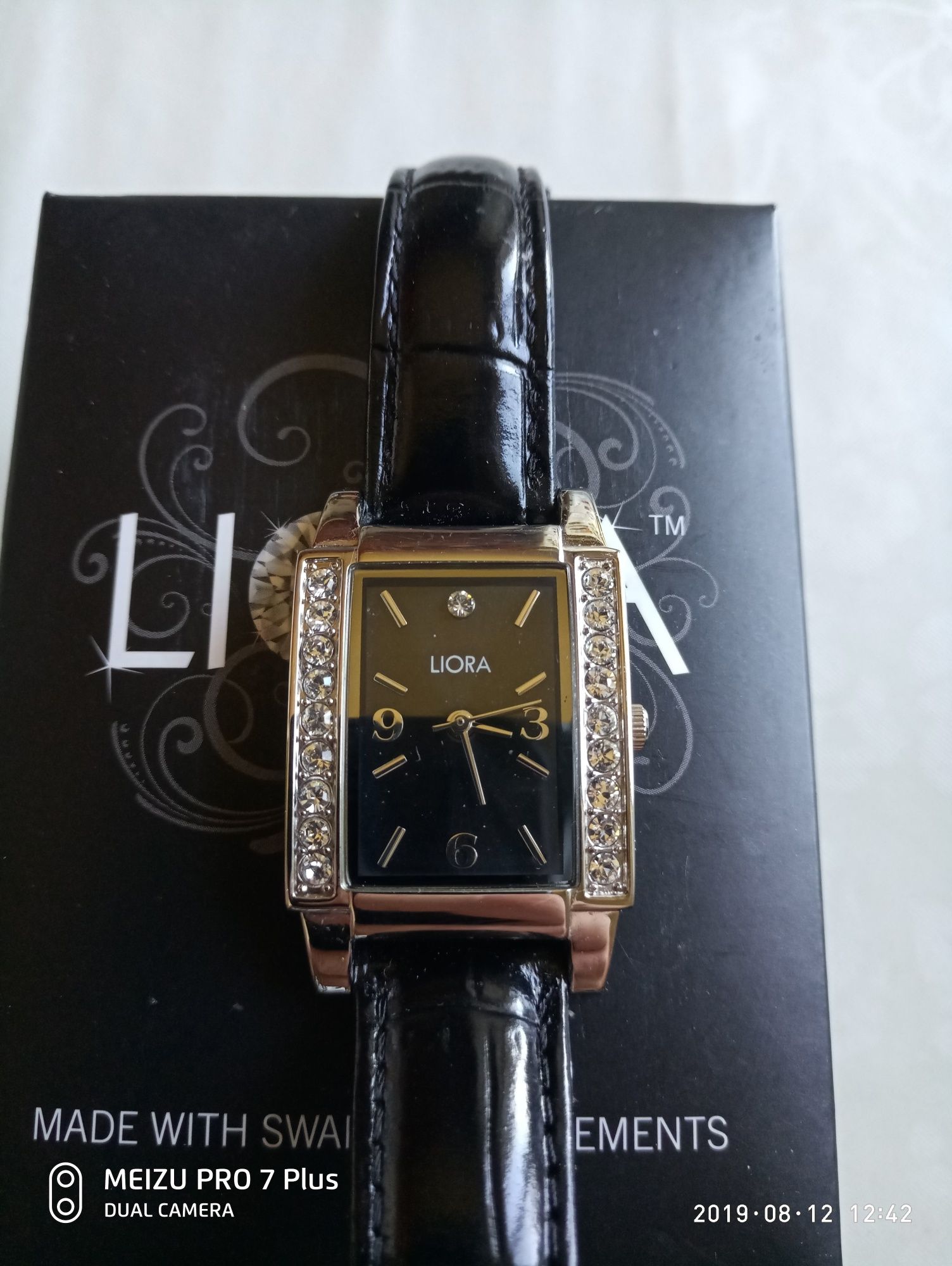 Часы liora swarovski