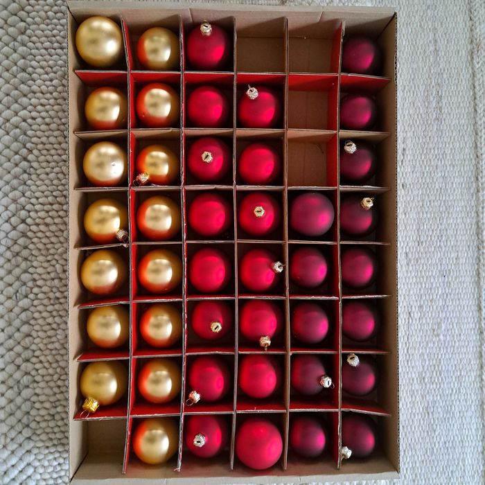 Bombki, bańki na choinkę.