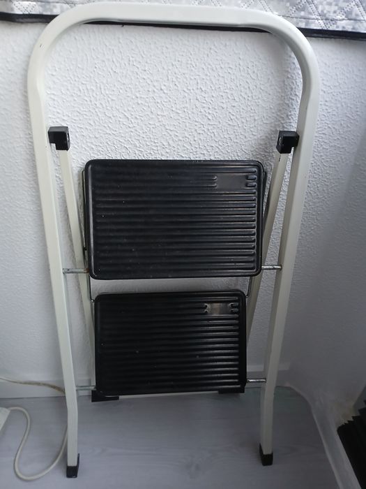 Escadote de 2 degraus