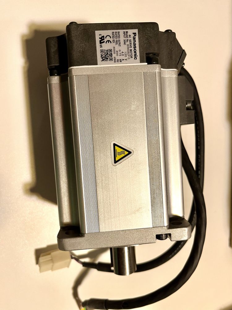 Serwomotor / Servo motor Panasonic typ MHMD082P1S