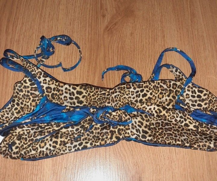 Biquíni azul e padrão tigre da Tezenis. Tamanho S
