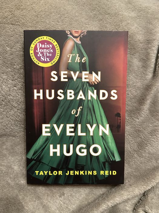 Книга The Seven Husbands of Evelyn Hugo by Taylor Jenkins Reid