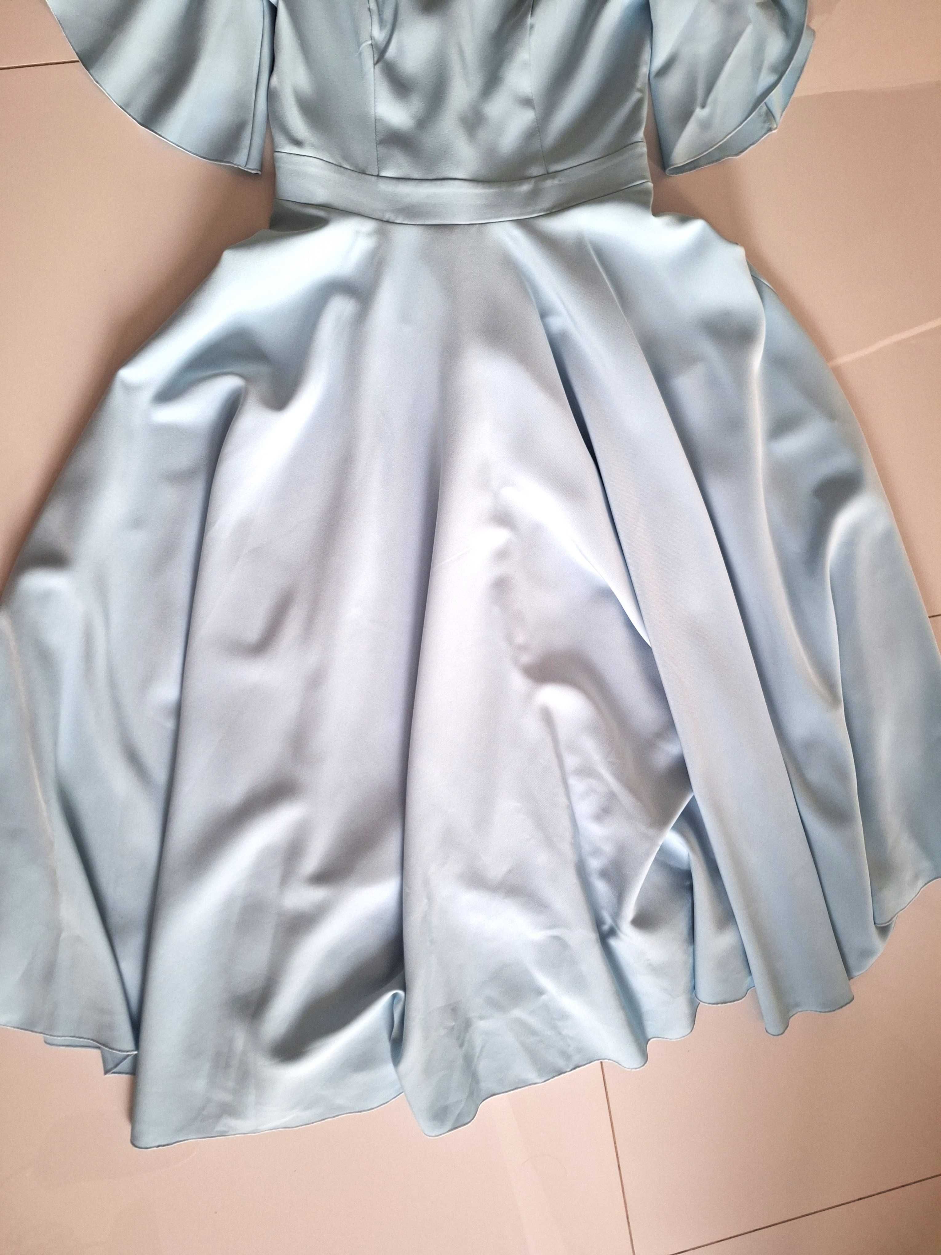 Błękitna elegancka rozkloszowana sukienka r.36