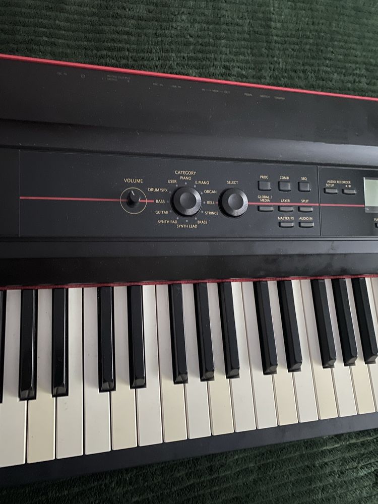 Korg kross 2 піаніно цифрове електричне