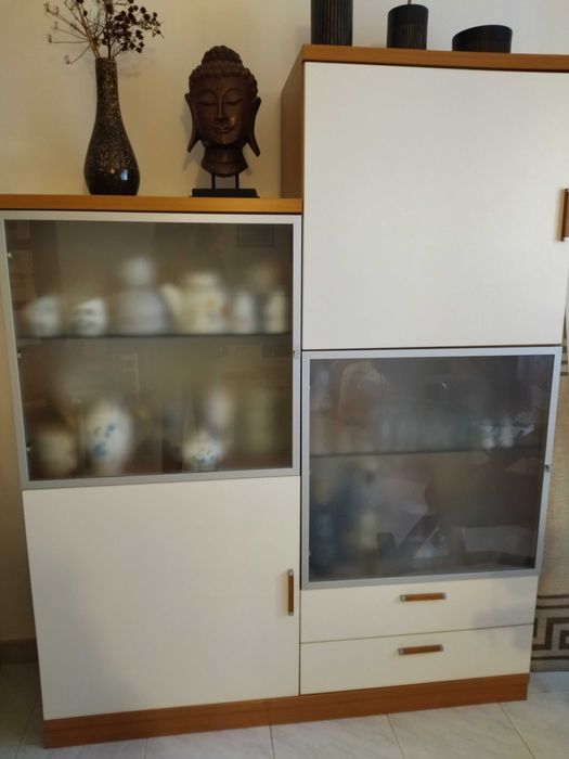 Móvel de sala com portas