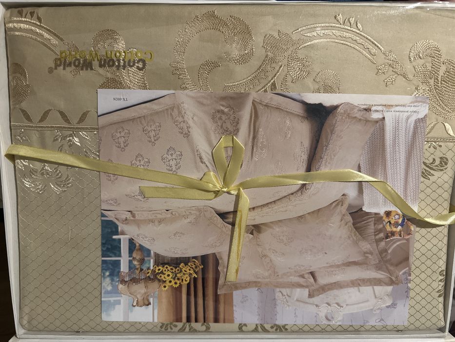 Komplet atłasowej haftowanej pościeli Cotton World