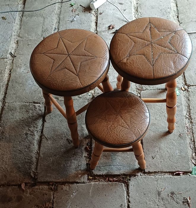 W bardzo dobrym stanie i krzesełka