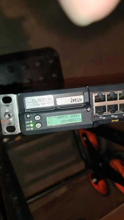 Коммутатор Juniper Networks EX3200/EX4200-48T с 48 портами