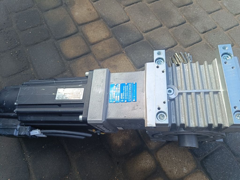 Serwomotor serwo servo z przekładnia
13.2A, mocny 
Rexroth mkd090b-047
