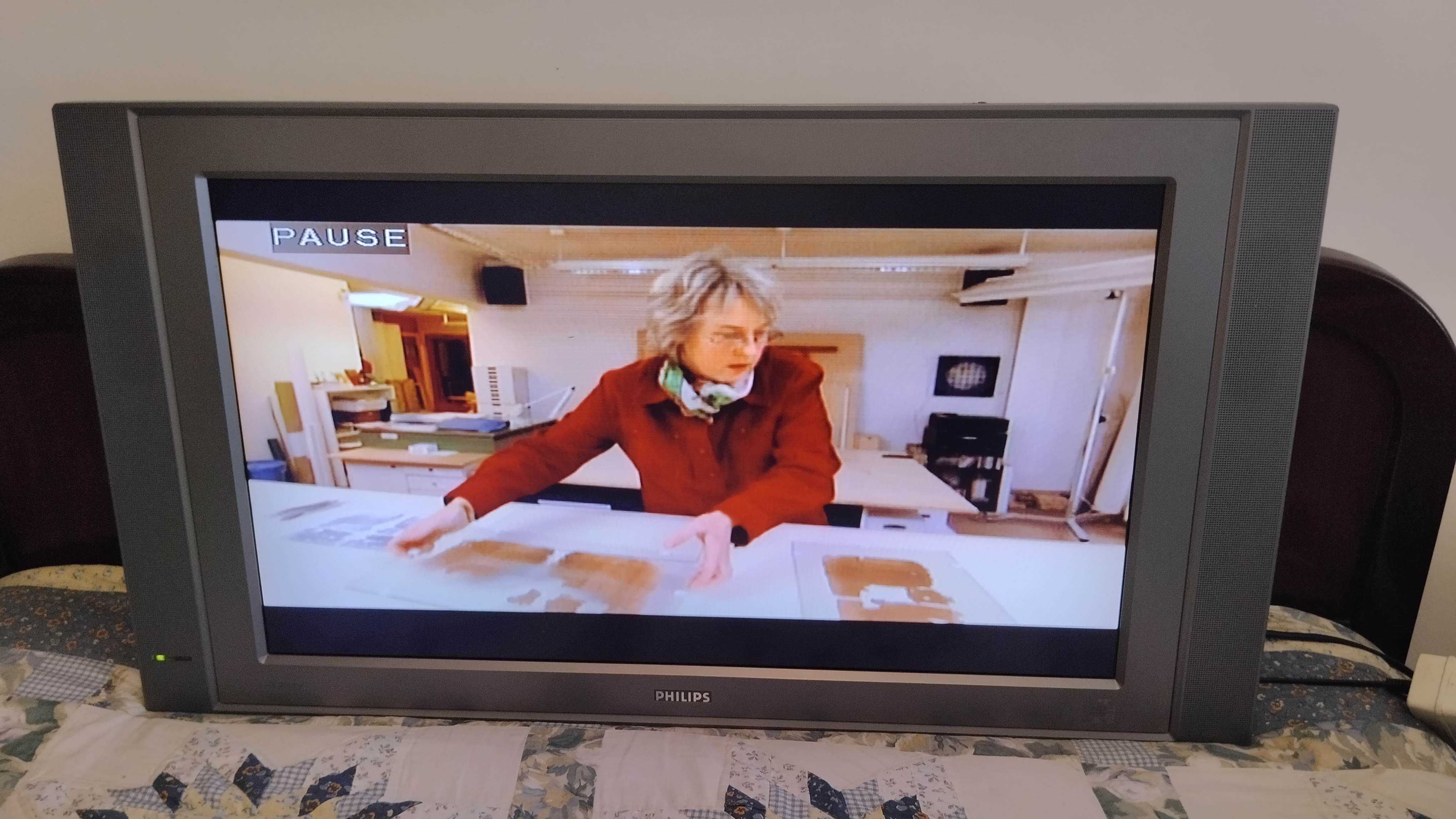 TV LCD Philips ecrã plano 80cm - ver descrição