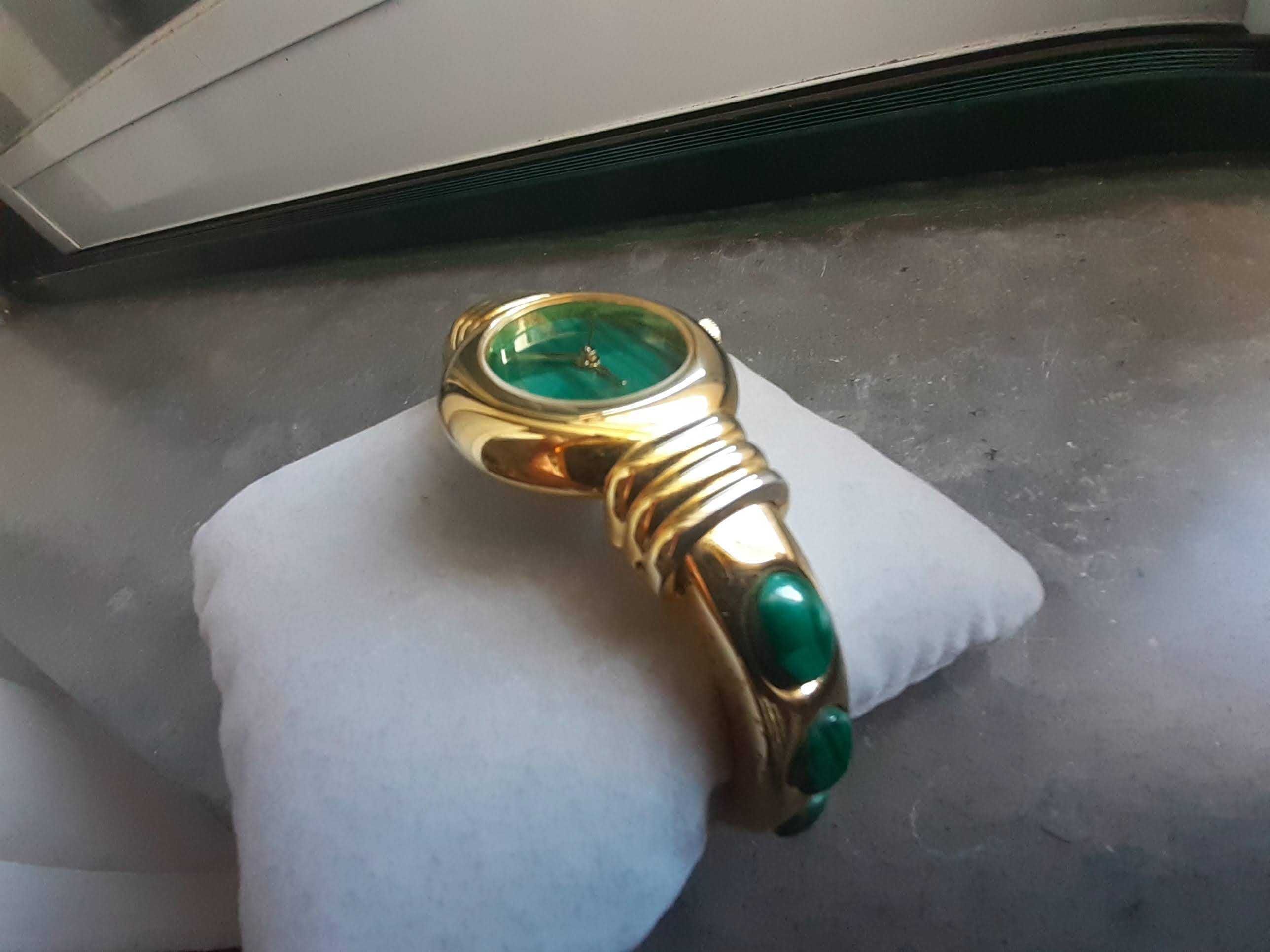 Relógio feminino, vintage,aço dourado+pedras semipreciosas,c/novo