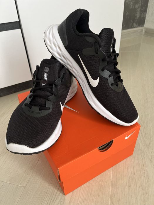 Продам кросівки NIKE