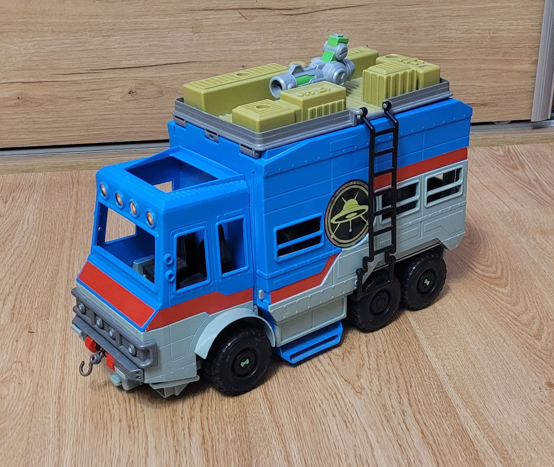 Auto camper z bajki Ben 10 Gruchot plus dwie postacie i karty