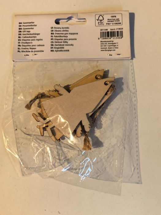 Drewniane zawieszki do prezentów