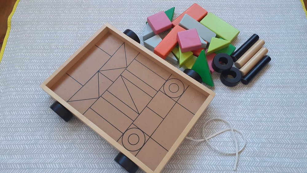 Розвиваюча дерев'яна іграшка IKEA