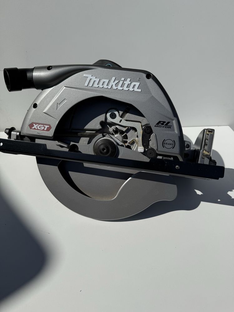 Дискова пила makita HS011GZ
