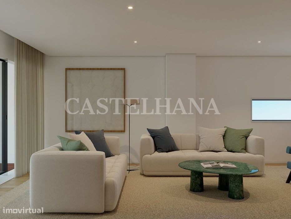 Apartamento duplex T4 com terraço, junto à Alameda, Porto