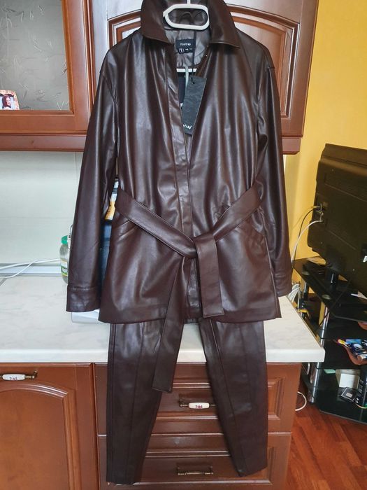 Продам новый стильный костюм пиджак и леггинсы