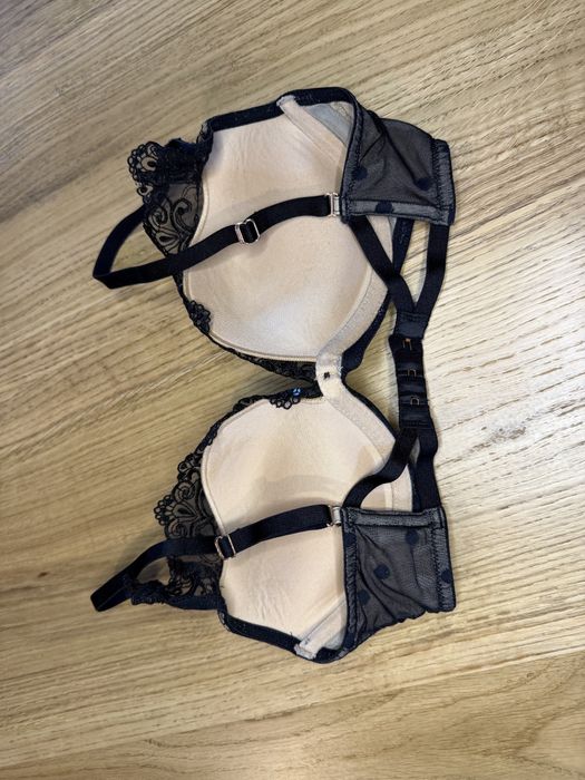 Biustonosz 65D brytyjskiej firmy Gossard super push up