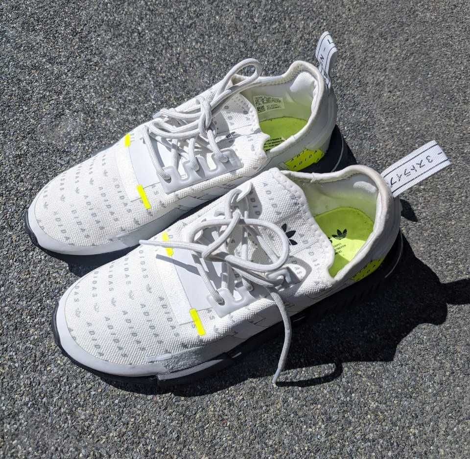 Кросівки Adidas NMD_R1 SHOES WHITE/BLACK GZ7944