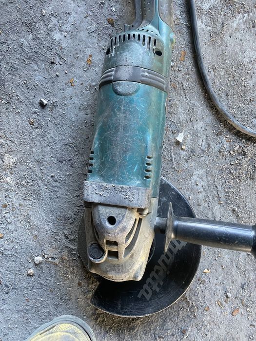Угловая шлифмашина (болгарка) Makita GA9020R