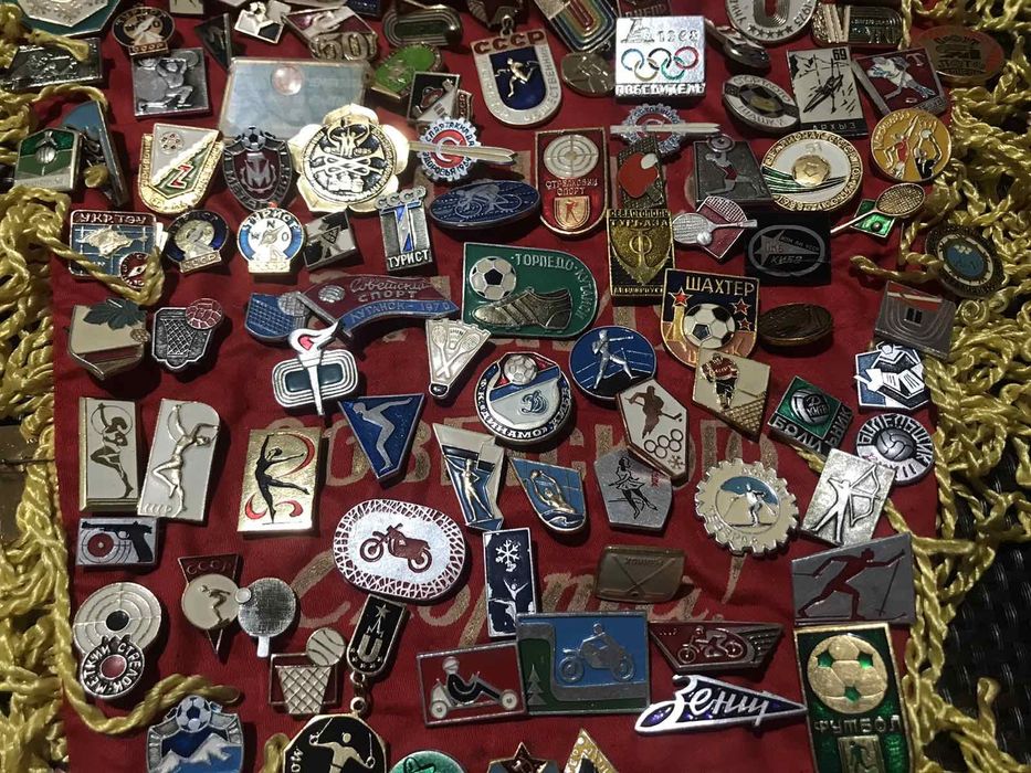 Значки Спорт . Футбол. Чемпионат. Кубок. Хоккей