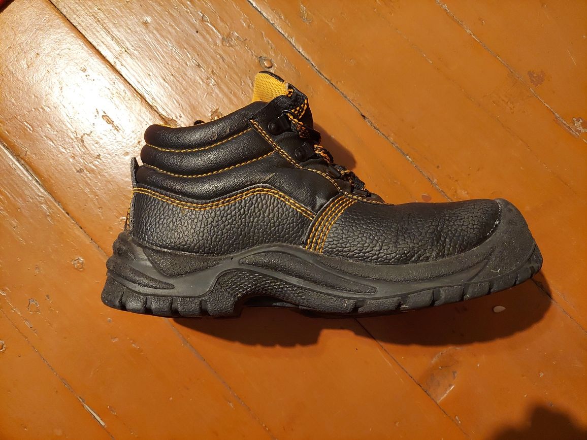 Високе робоче спец взуття з металевою вставкою SAFETY JOGGER 37 розмір