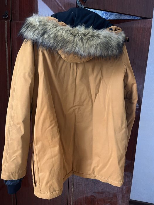 Куртка Staff, розмір M — пісочна, тепла, як нова