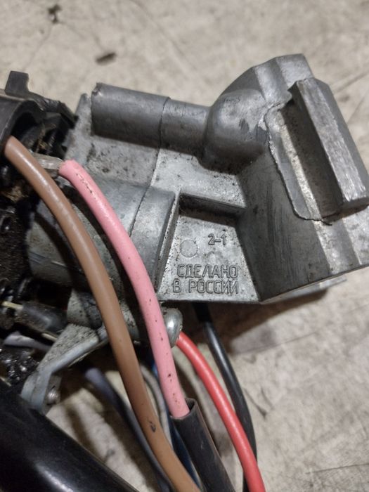 Замок зажигания с ключем