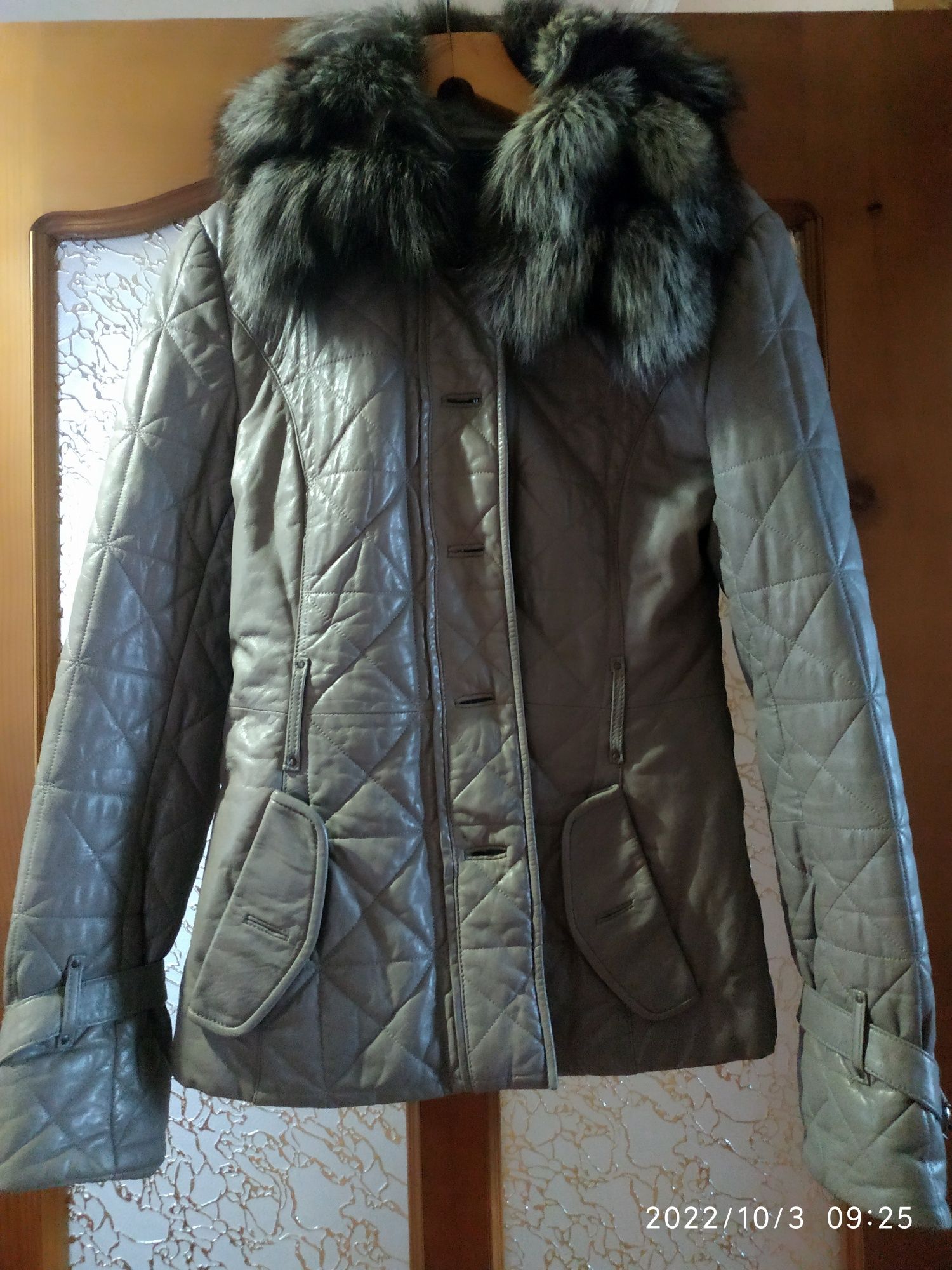 Шкіряна курточка з натуральним хутром