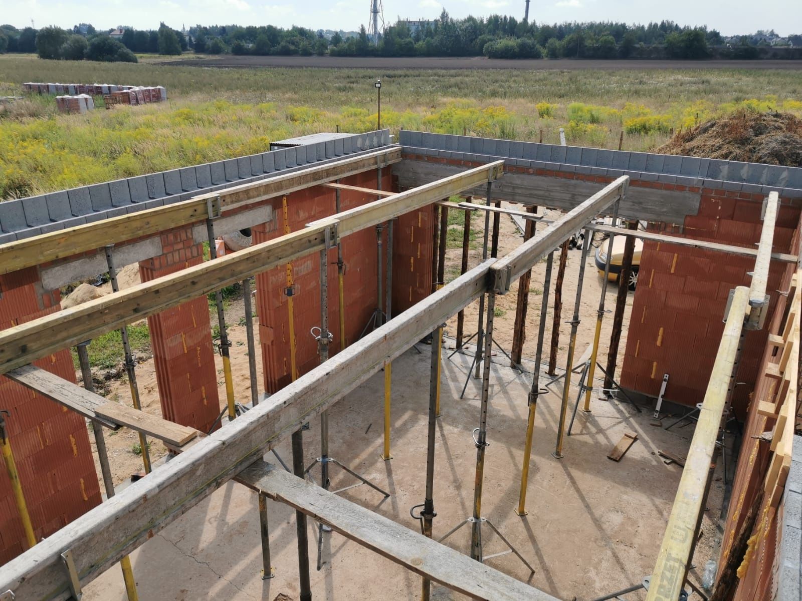 Wynajem podpór stropowych , stemple , trójnogi , głowice, dźwigary str