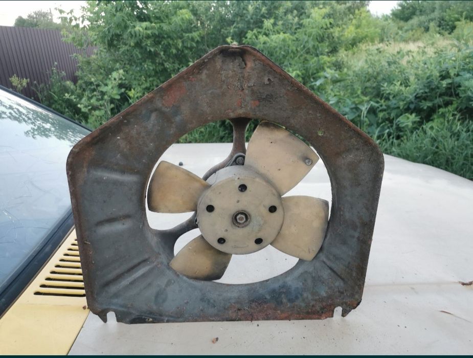 Радиатор москвич 412 2141. Электровентилятор диффузор.
Радиатор новый