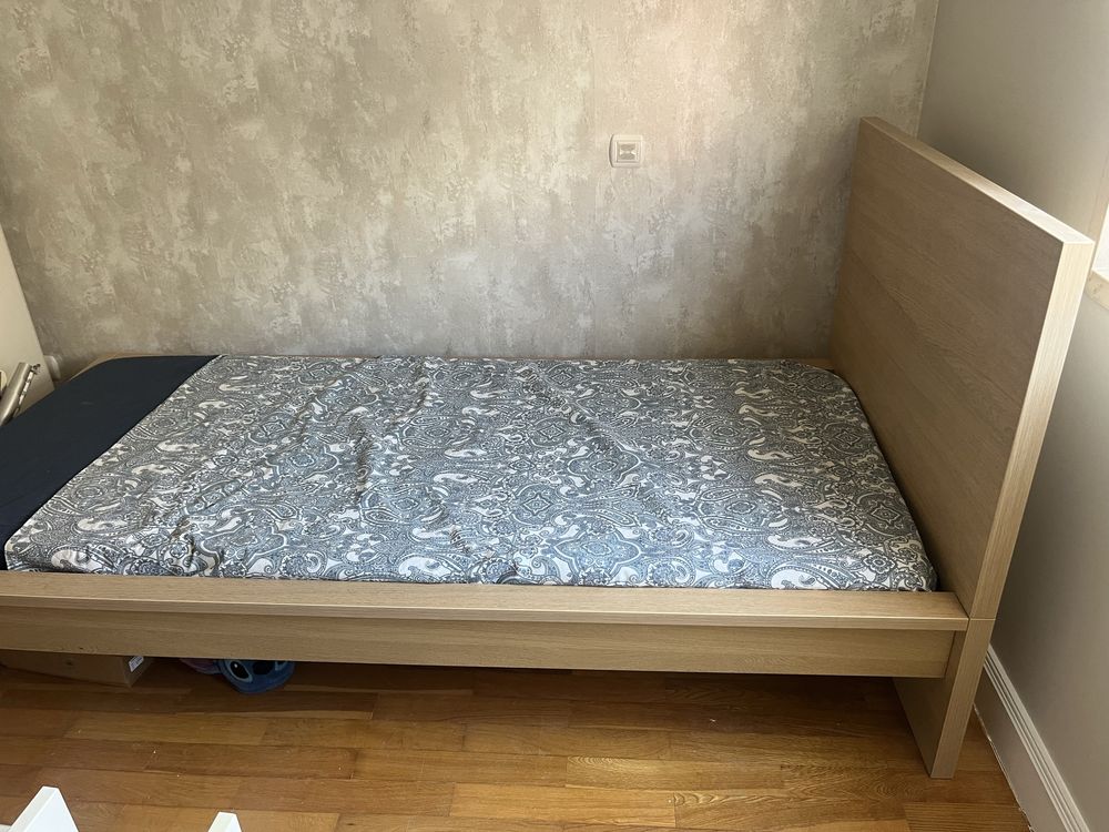 Cama Malm ikea com um ano de uso