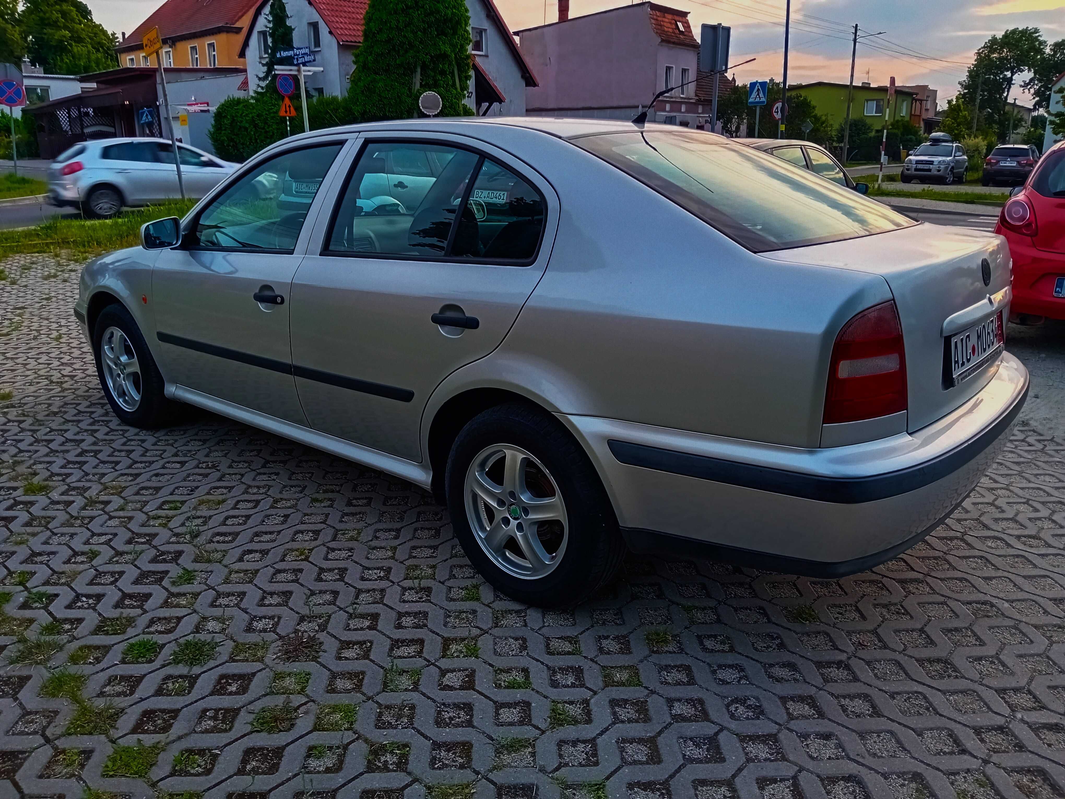 Świetna Oktawia 2.0 z DE klima serwis