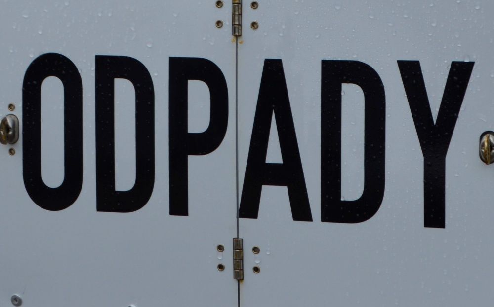 Wynajem kontenerów kontener na gruz odpady poremontowe wełna styropian