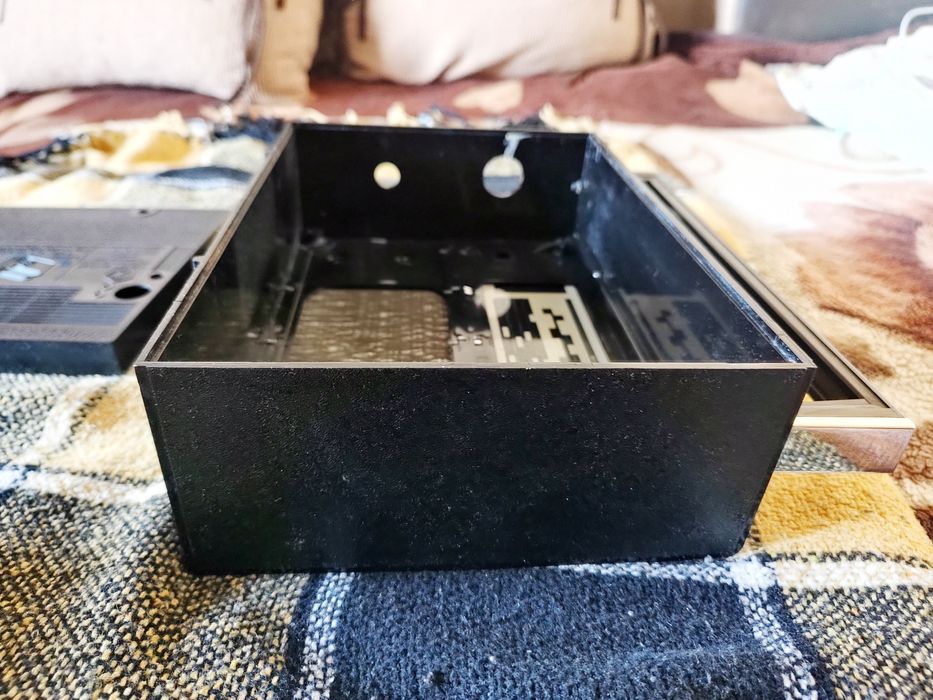 Корпус для радіо приймача VEF 202  в чудовому косметичному стані