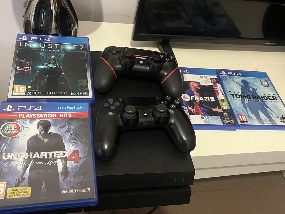 Ps4+dois comados + jogos